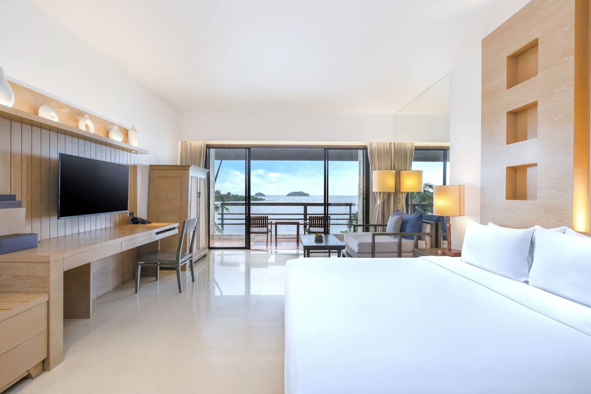 Minibar, in-room safe, desk, free WiFi