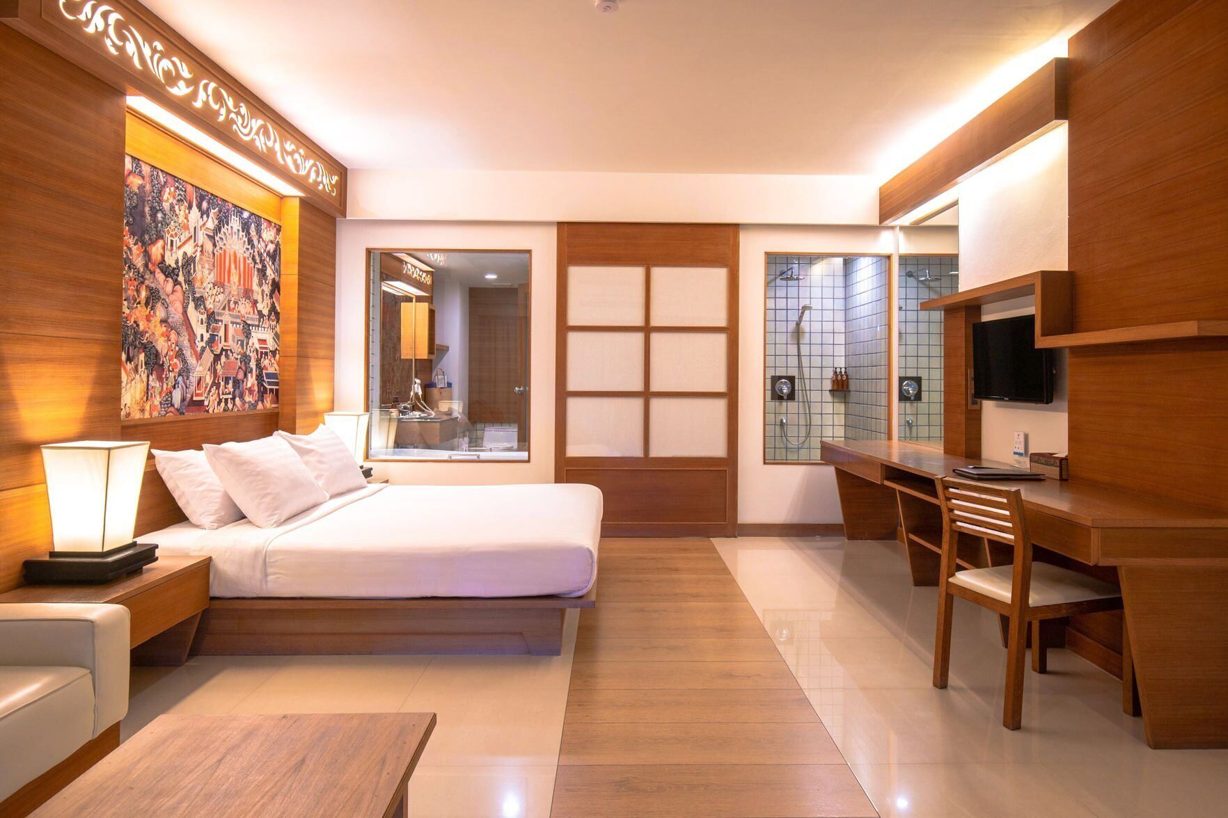 Minibar, coffres-forts dans les chambres, bureau, Wi-Fi gratuit