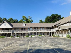Front of property - Victorian Inn (Athens)