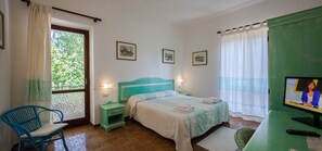Standard Double Room | Minibar, in-room safe, desk, cribs/infant beds - Hotel Sandalyon (San Teodoro)
