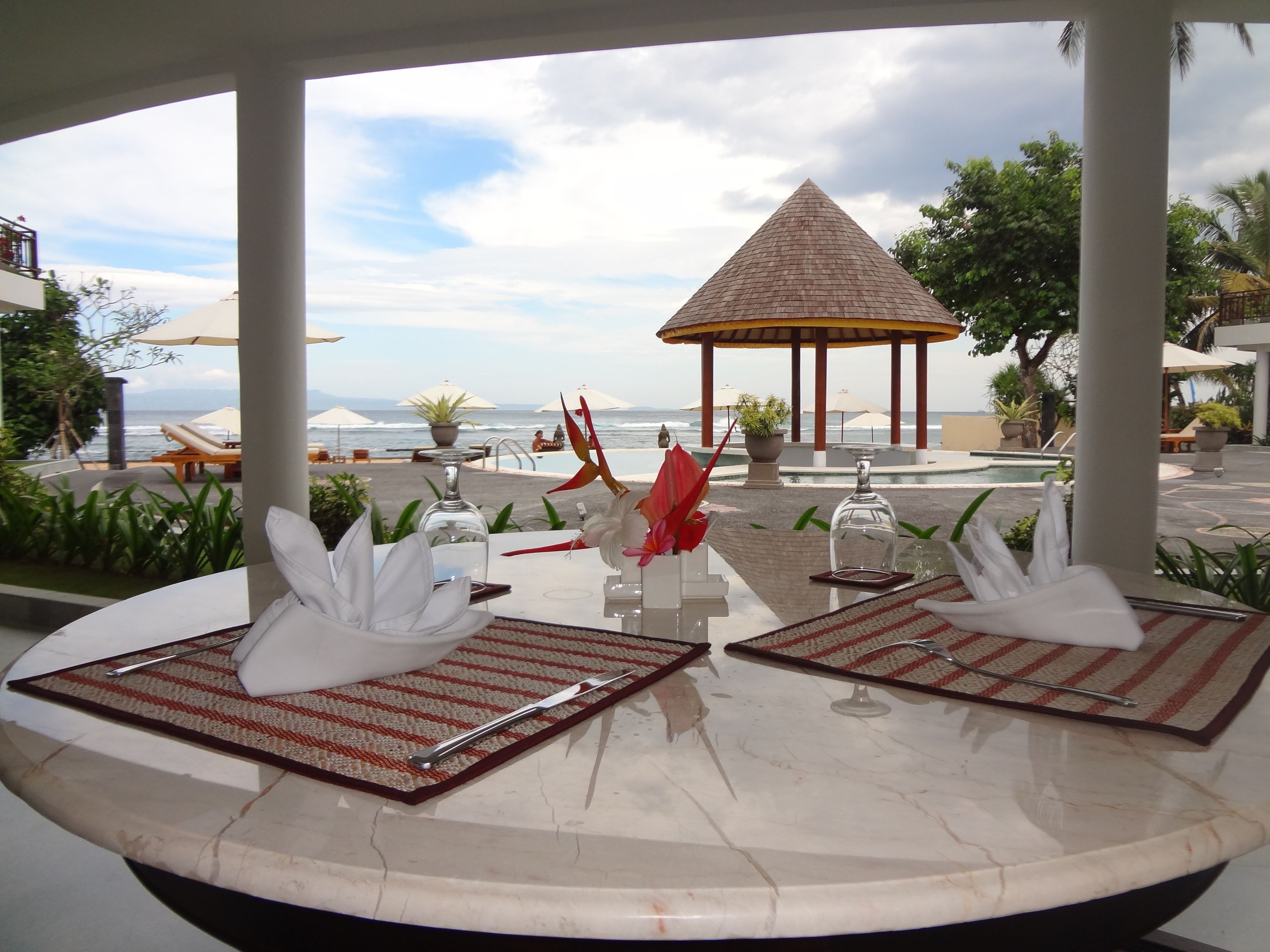 Breakfast, lunch, dinner served; international cuisine, beach views 