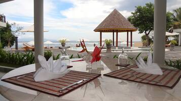 Breakfast, lunch, dinner served; international cuisine, beach views