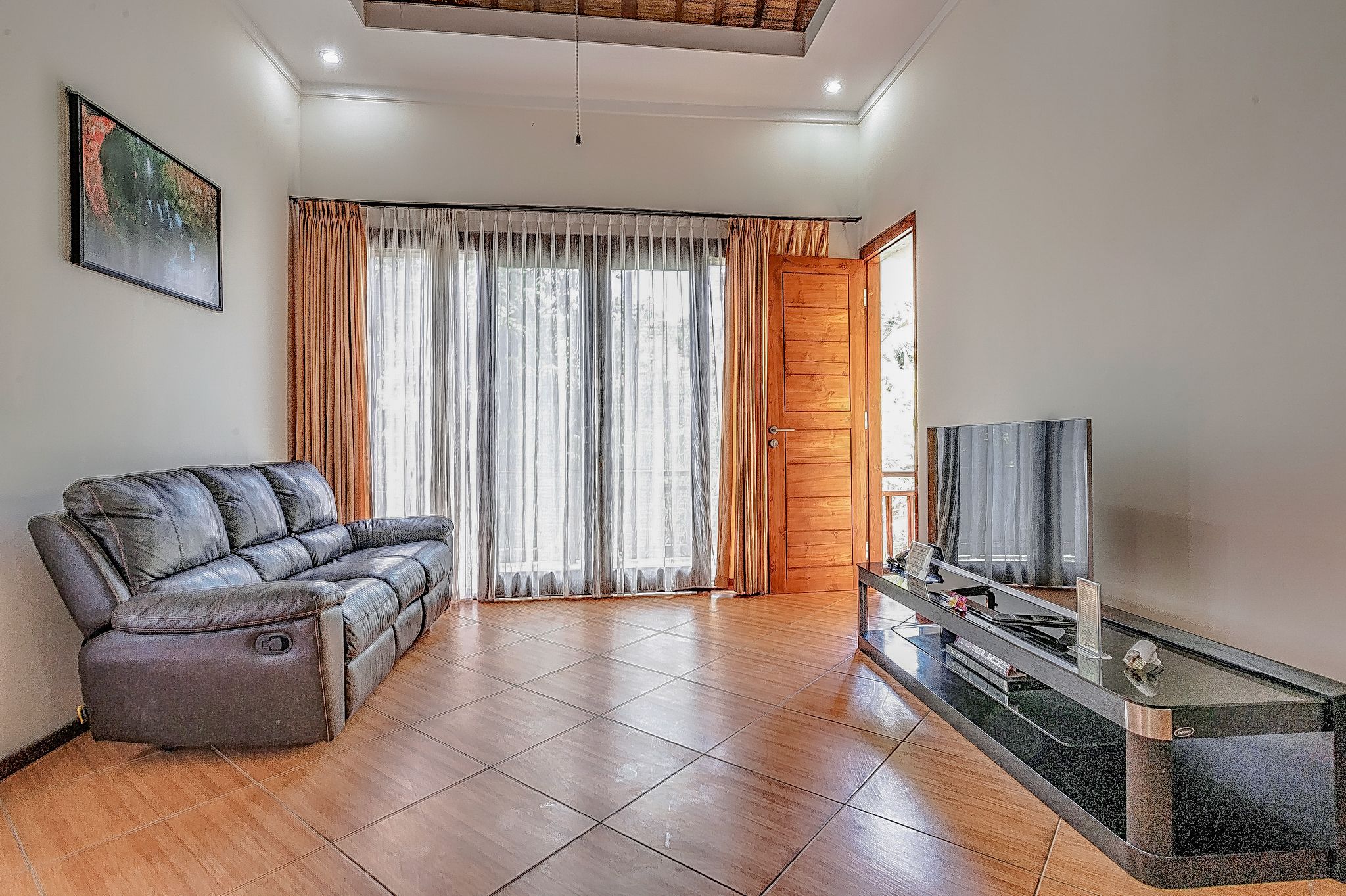 32-inch led tv with satellite channels, tv, dvd player