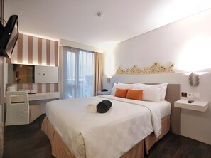 1 bedroom, in-room safe, individually decorated, desk