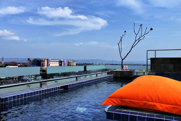 Kolam renang outdoor