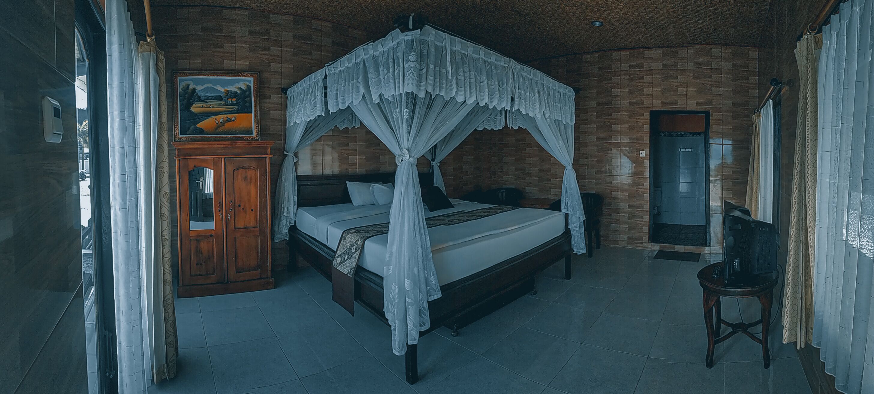 Standard Room, 1 King Bed, Bathtub, Lake View