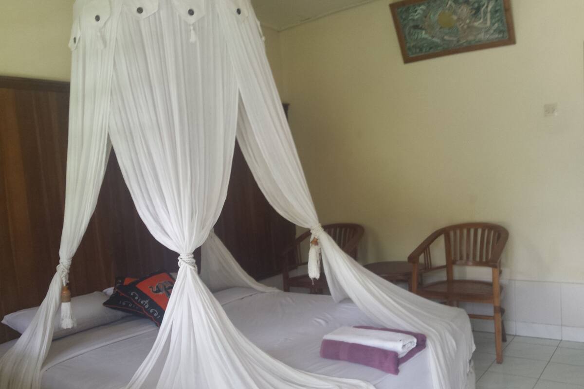 Standard Double Room, 1 Double Bed, Bathtub, Garden View | Bed sheets