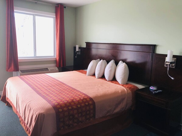 Signature Suite, 1 King Bed, Non Smoking, Jetted Tub