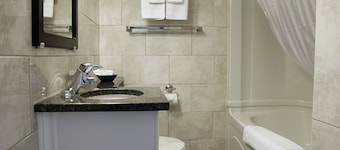 Perth Plaza Inn & Suites