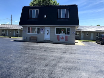 Perth Plaza Inn & Suites