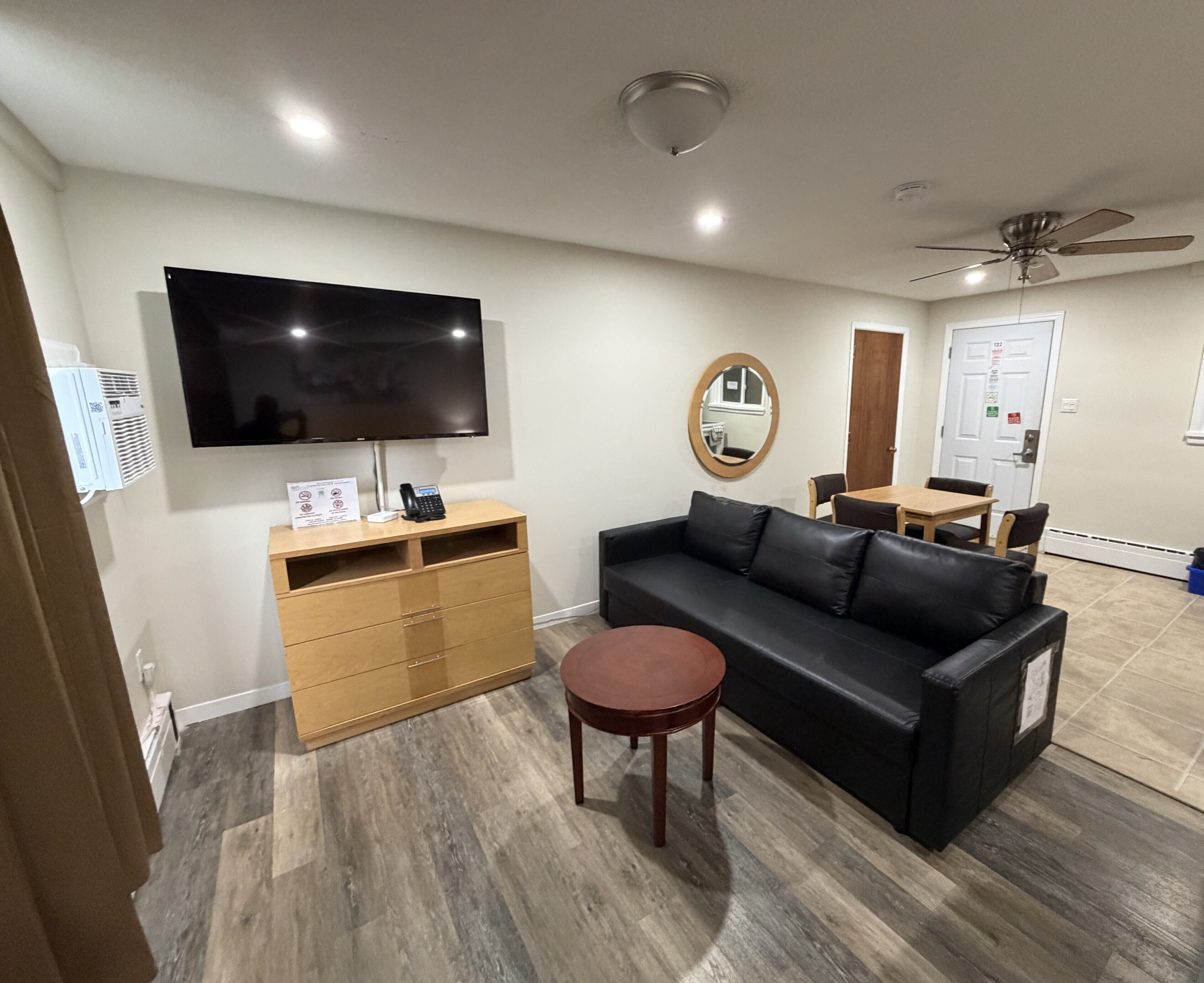 Standard Studio Suite, 1 King Bed with Sofa bed, Non Smoking, Kitchen | Desk, soundproofing, iron/ironing board, free WiFi