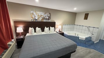 Signature Suite, 1 King Bed, Non Smoking, Jetted Tub | Desk, soundproofing, iron/ironing board, free WiFi