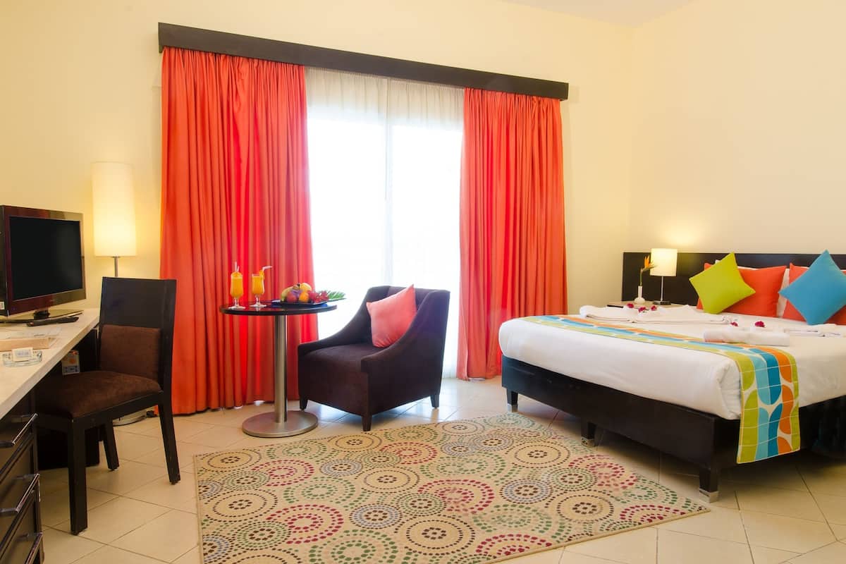 1 quarto, frigobar, cofres nos quartos, cortinas blackout