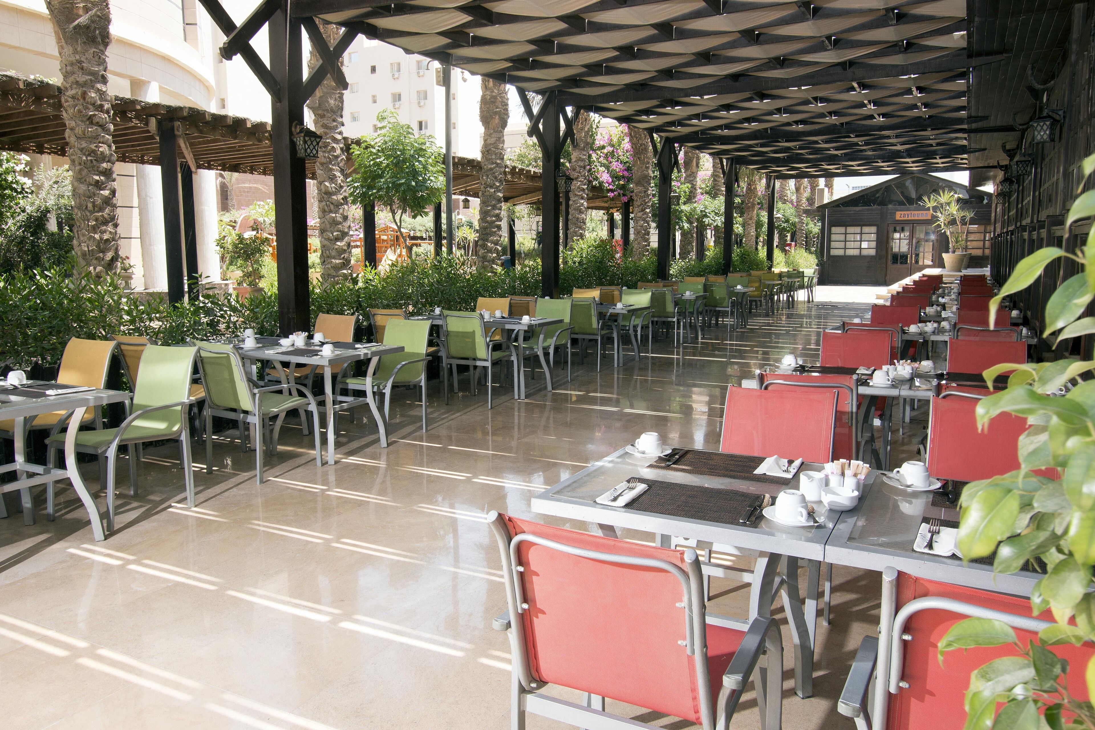 Makan malam dihidangkan, masakan China 