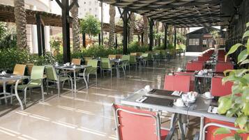 Makan malam dihidangkan, masakan China