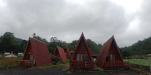 Front of property - Astradana Hotel & Restaurant (Kintamani)