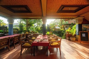 Breakfast, lunch and dinner served  - Garden View Ubud (Ubud)