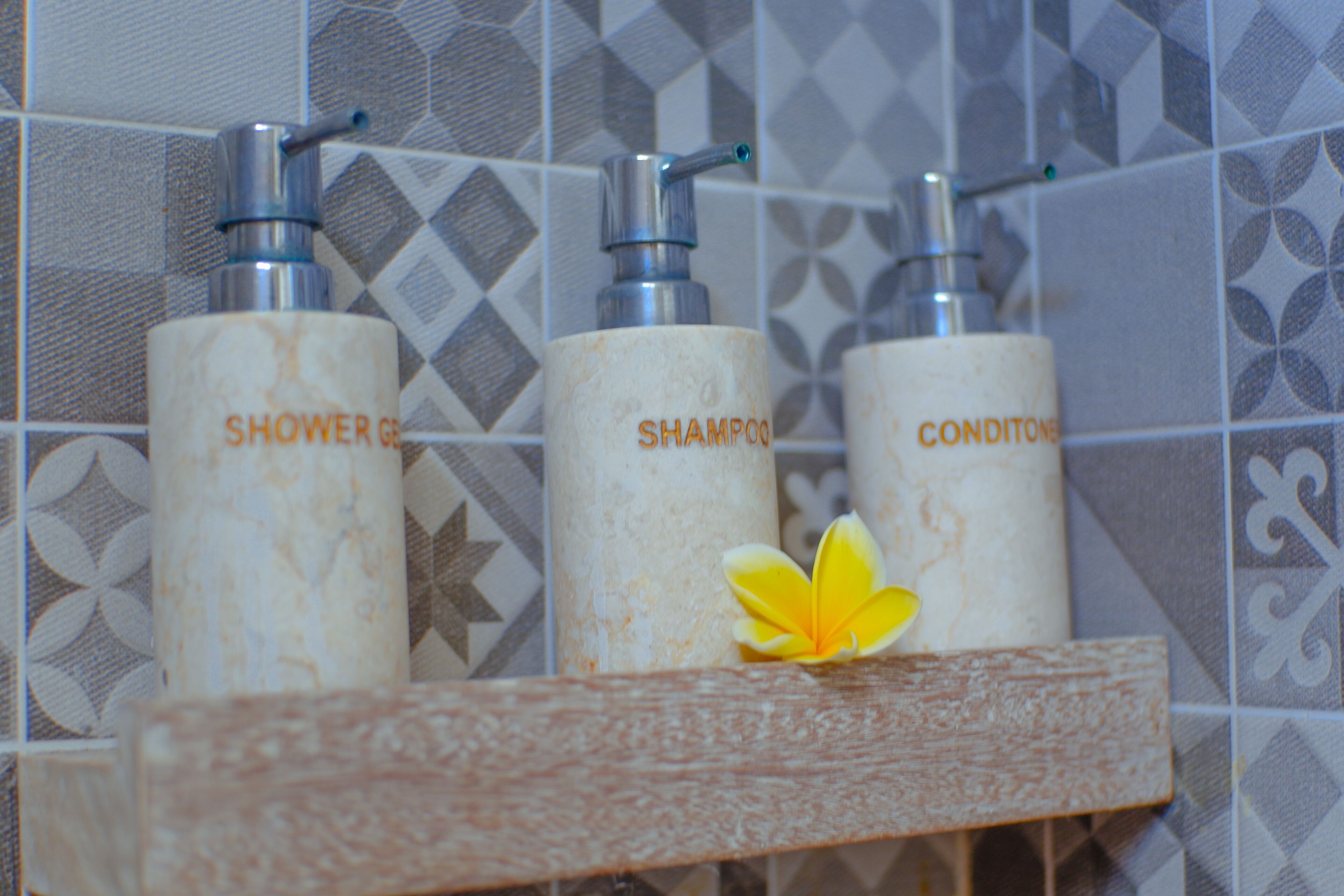 deluxe room, balcony, garden view | bathroom | shower, free toiletries, hair dryer, towels