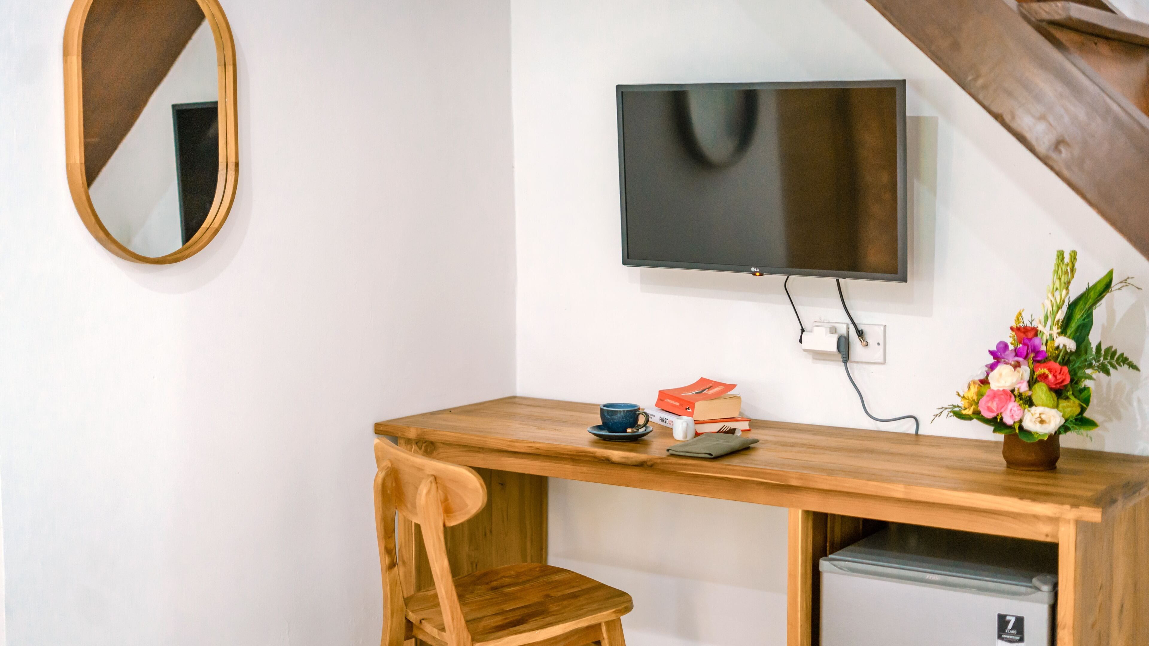 family room | 1 bedroom, hypo-allergenic bedding, desk, rollaway beds