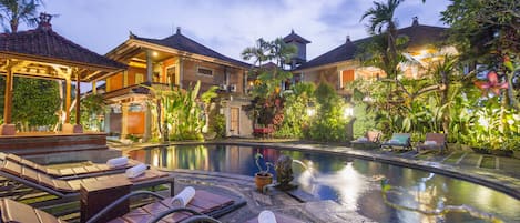 Outdoor pool, sun loungers