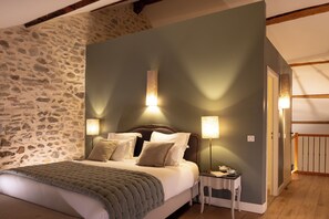 Suite | Ropa de cama de alta calidad, camas con pillow-top y minibar 