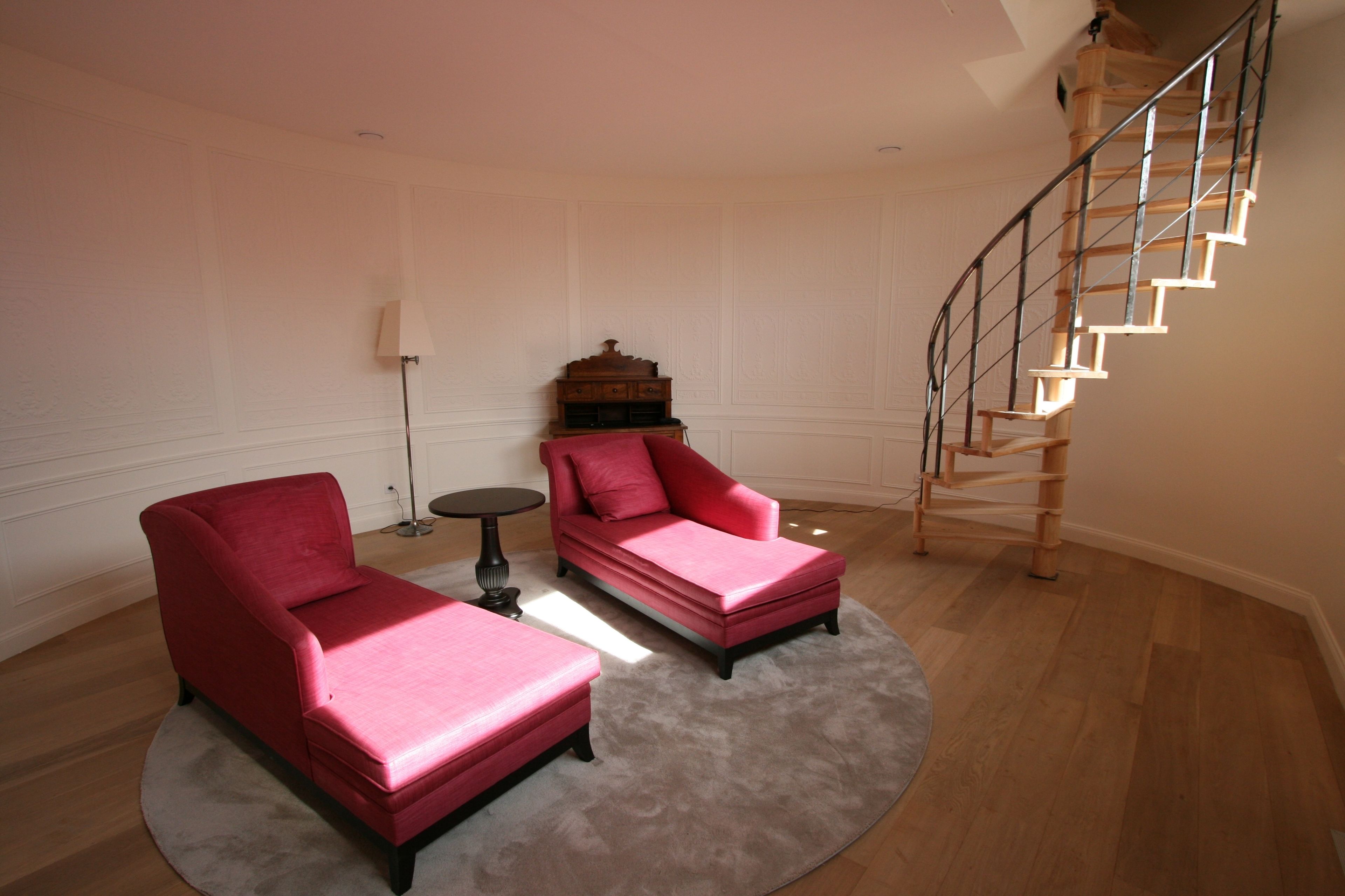 suite (prestige) | living room | 45-cm flat-screen tv with cable channels, tv