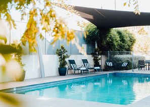 Outdoor pool, open 7:00 AM to 10:00 PM, pool loungers - Quest Wodonga (Wodonga)