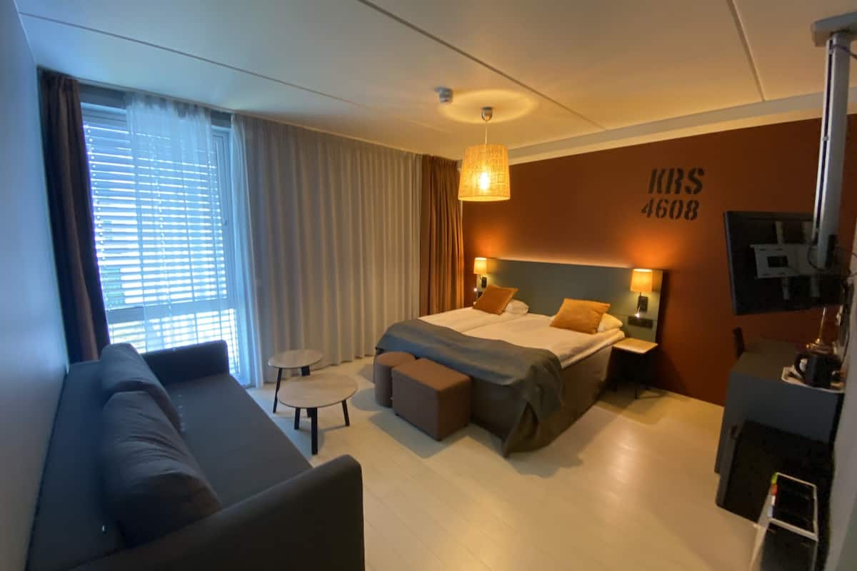 superior room, 1 king bed | pillow-top beds, in-room safe, desk, iron/ironing board