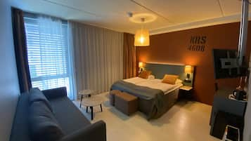 Superior Room, 1 King Bed | Pillow-top beds, in-room safe, desk, iron/ironing board