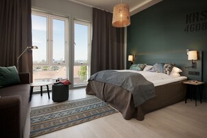 Superior Room, 1 King Bed with Sofa bed (Plus) | Pillowtop beds, in-room safe, desk, iron/ironing board