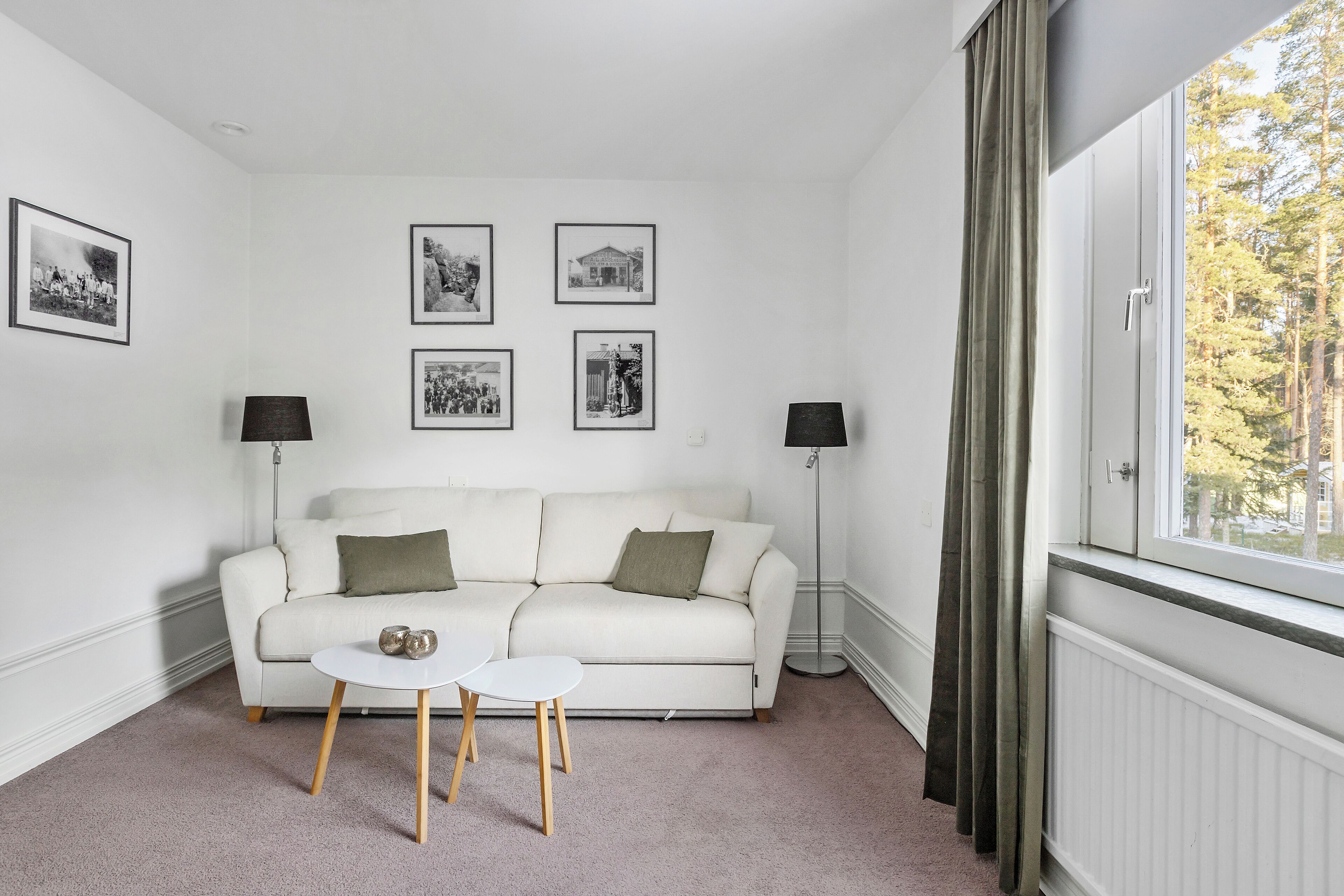 family room, 1 king bed, non smoking | desk, laptop workspace, iron/ironing board, rollaway beds