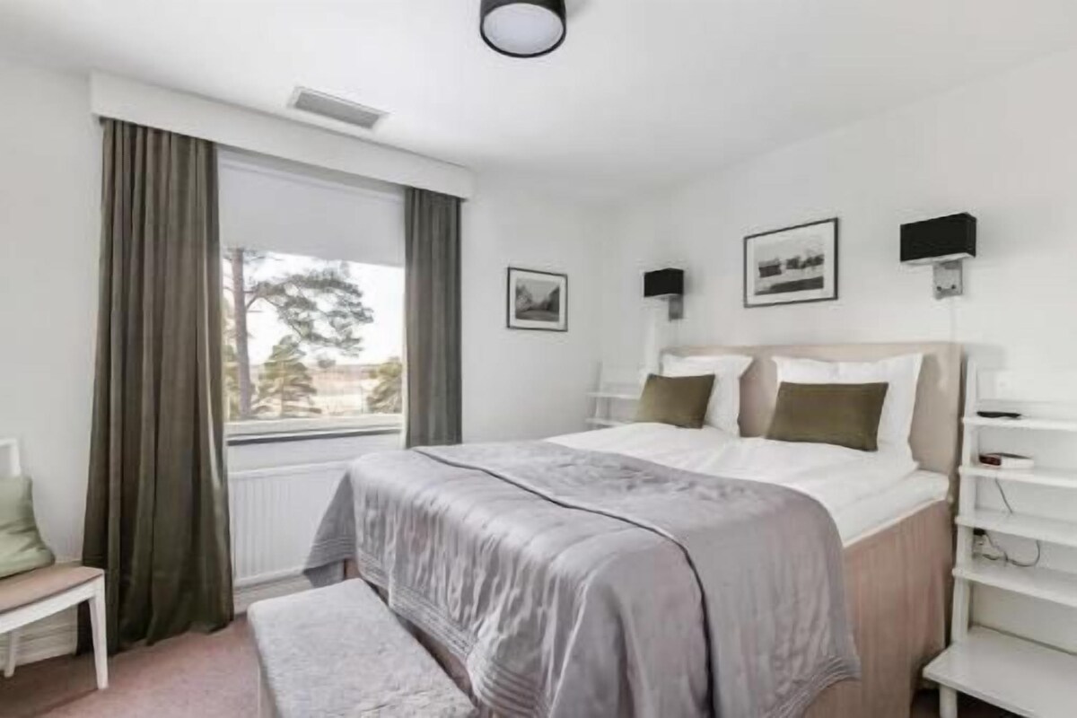 Desk, laptop workspace, iron/ironing board, rollaway beds (surcharge)