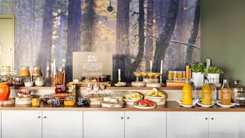 Free daily buffet breakfast