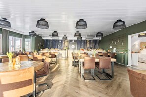 包含每日自助早餐