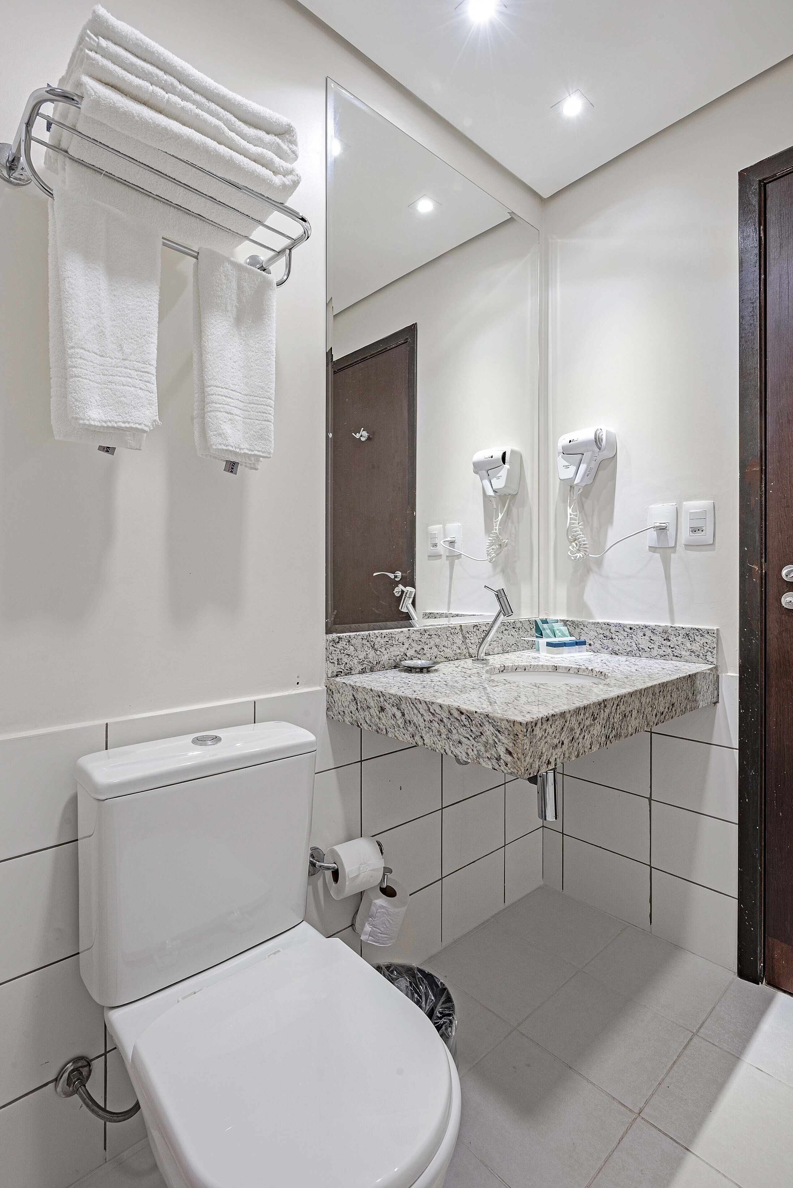 deluxe double room, balcony | bathroom | shower, hair dryer, towels