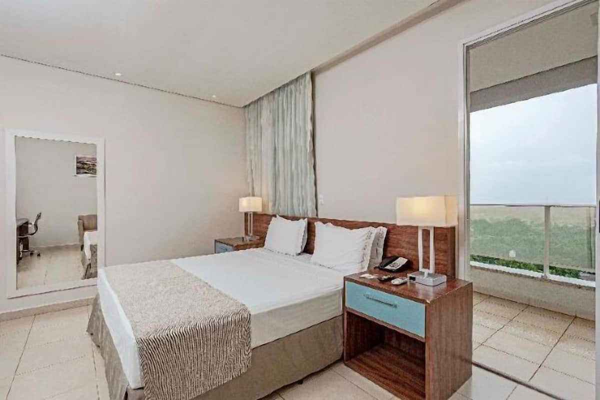 Minibar, in-room safe, desk, iron/ironing board