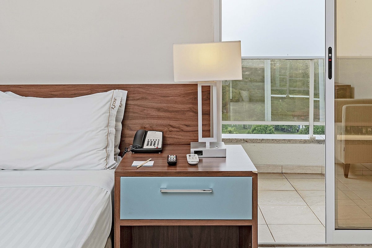 deluxe double room, balcony | minibar, in-room safe, desk, iron/ironing board