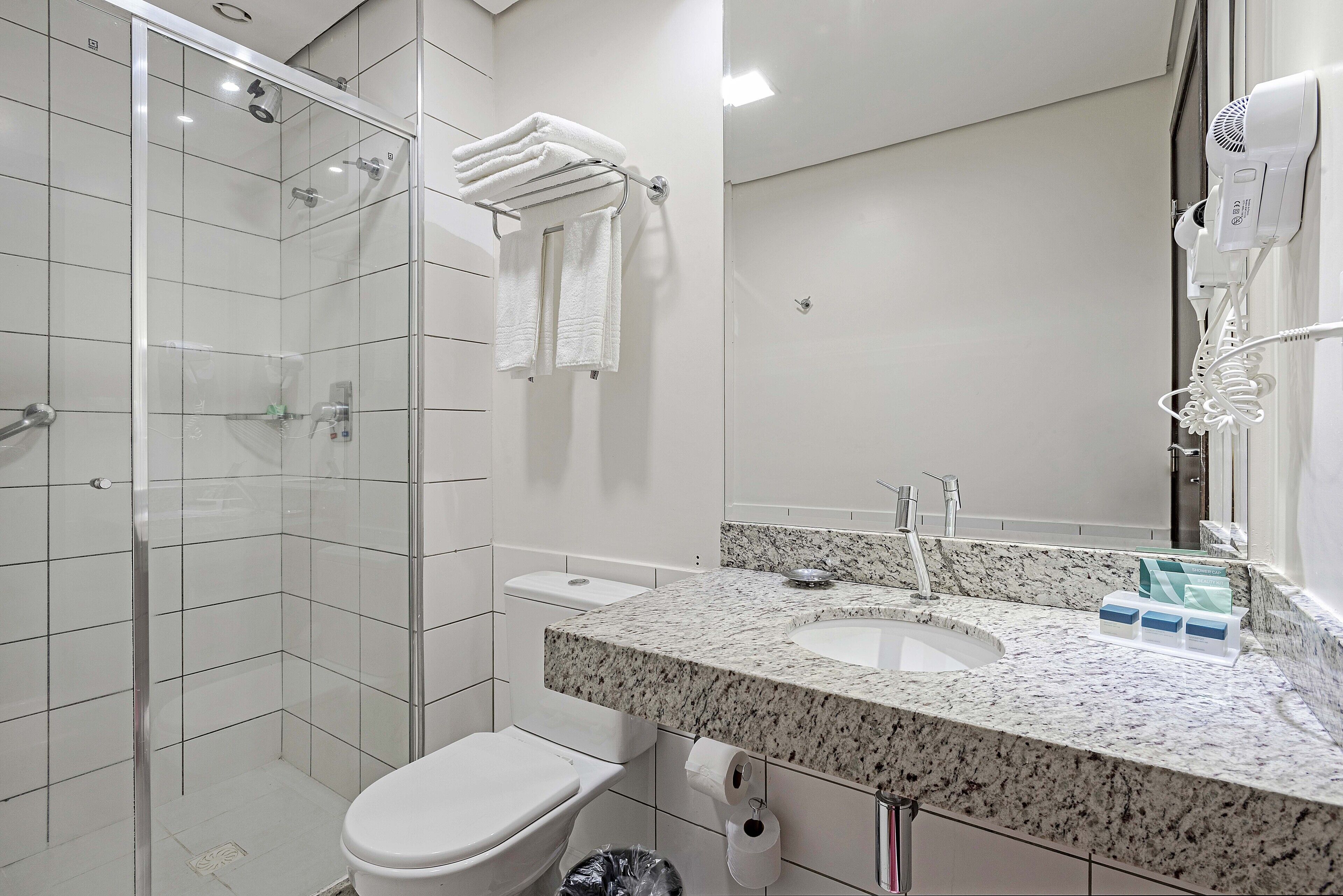 deluxe double room, balcony | bathroom | shower, hair dryer, towels