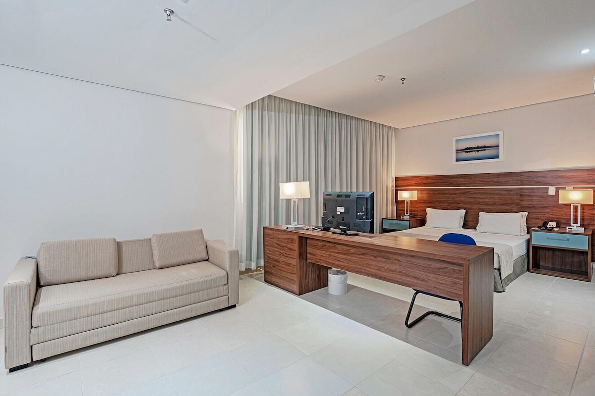 Minibar, in-room safe, desk, iron/ironing board