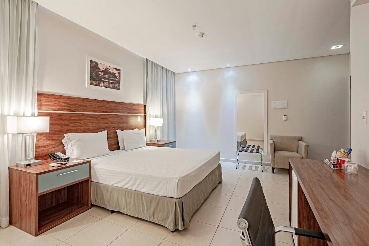 Minibar, in-room safe, desk, iron/ironing board