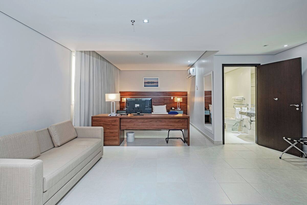 superior double room, accessible | minibar, in-room safe, desk, iron/ironing board