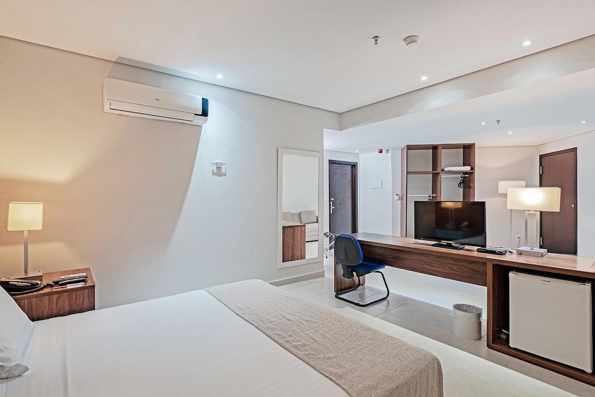 Minibar, in-room safe, desk, iron/ironing board