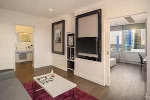 Innside Lifestyle Suite | Biancheria da letto di alta qualità, minibar, una scrivania