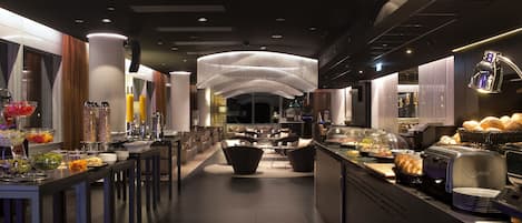 Petit déjeuner buffet (25 EUR par personne)