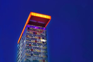 Front of property – evening/night - INNSiDE by Meliá Düsseldorf Hafen (Düsseldorf)
