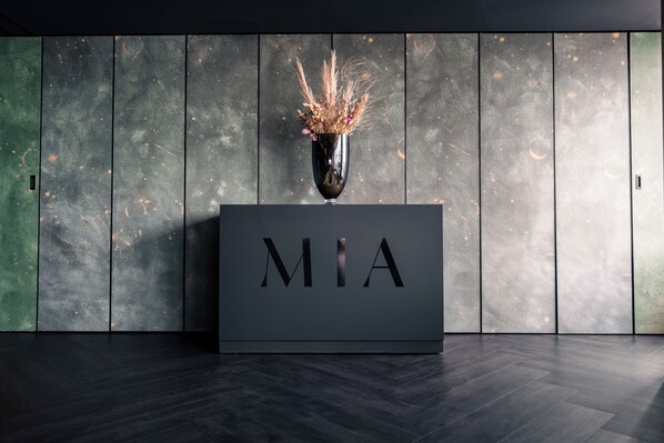 Breakfast and dinner served, local cuisine - INNSiDE by Meliá Düsseldorf Hafen (Düsseldorf)