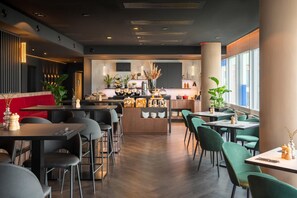 Frokost og middag serveres, lokale retter