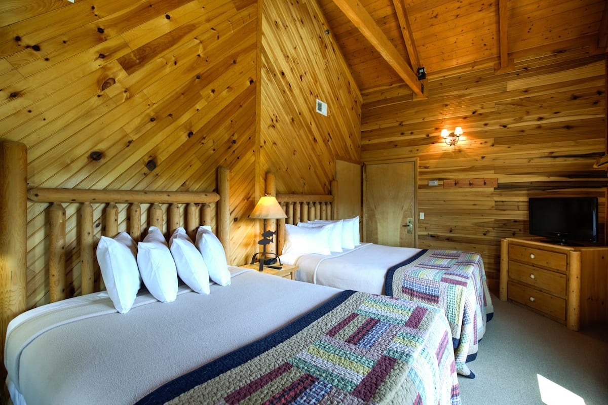 standard room, 2 queen beds, non smoking | desk, free wifi, bed sheets