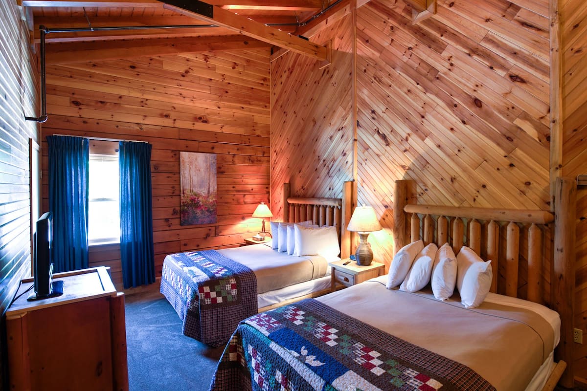 standard room, 2 queen beds, non smoking | desk, free wifi, bed sheets