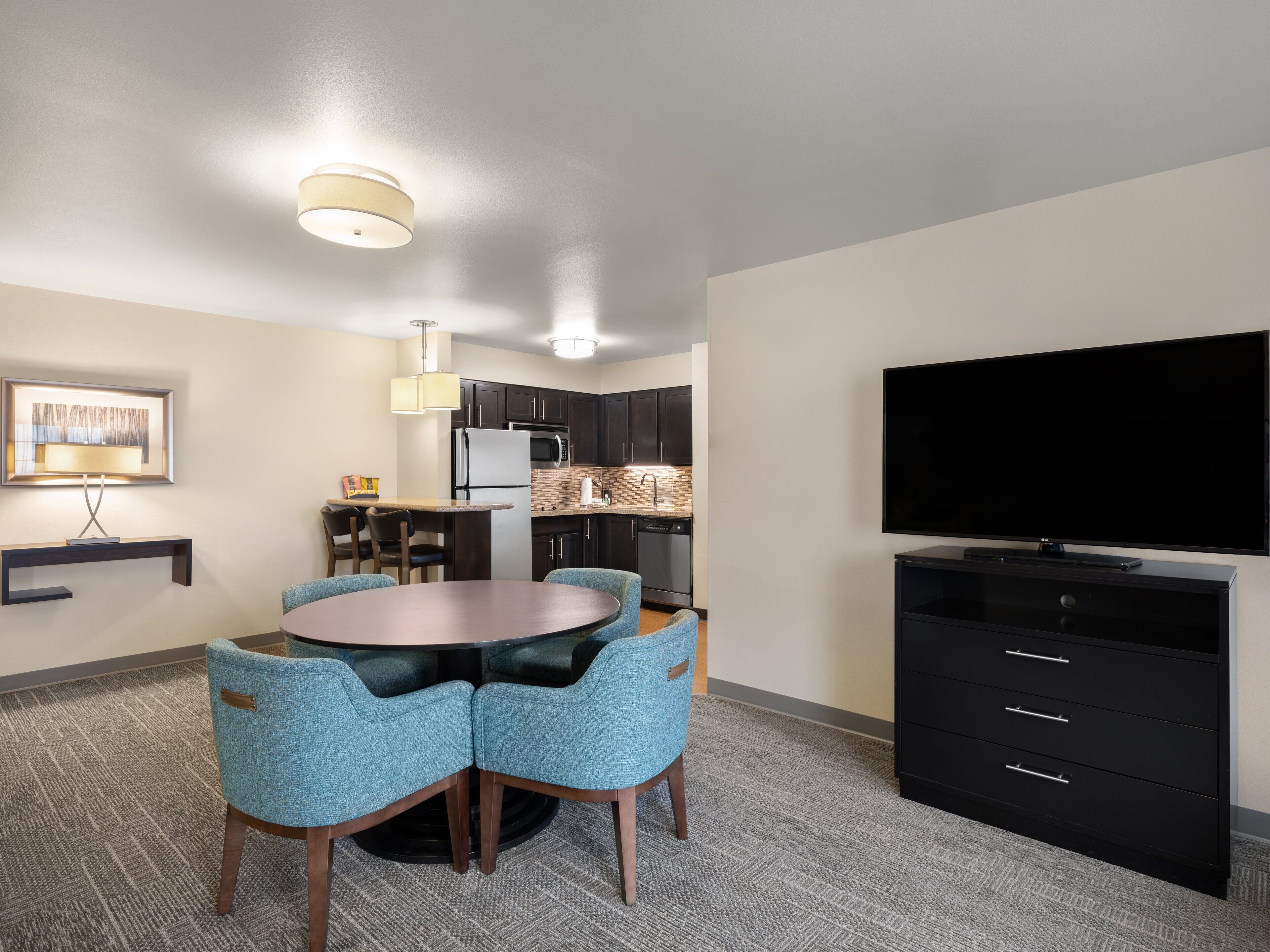 suite, 1 bedroom, kitchen | 1 bedroom, in-room safe, desk, laptop workspace